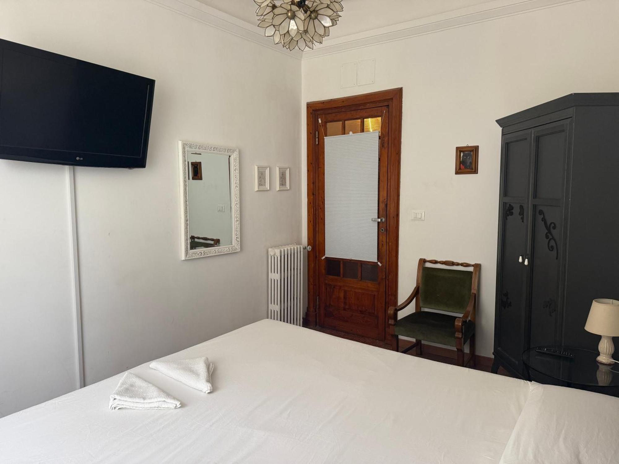 Porto Di Colombo - Affittacamere Vicino Spiaggia E Citta Genoa Room photo